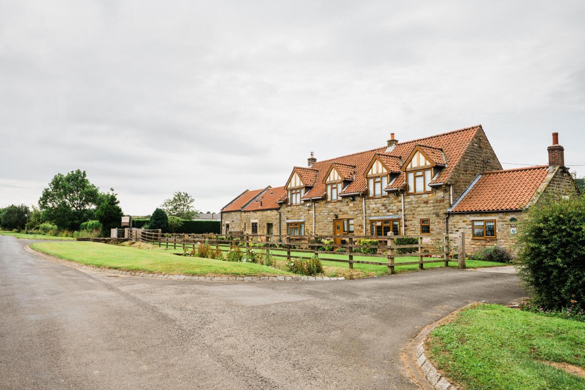 Low Moor Lodge Скарбъро Екстериор снимка